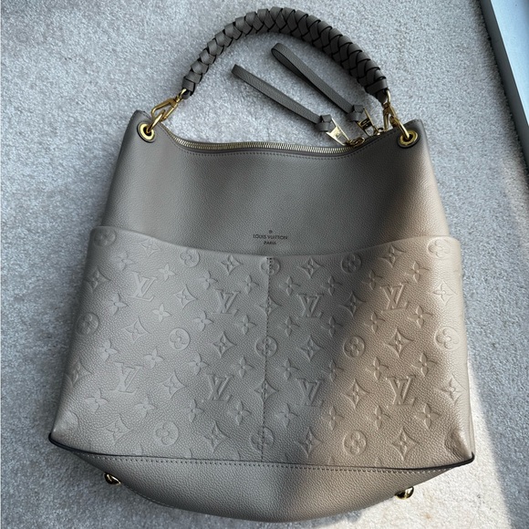 Louis Vuitton Maida Hobo MM Empreinte Leather in Tourterelle – New with Tags - Picture 13 of 16